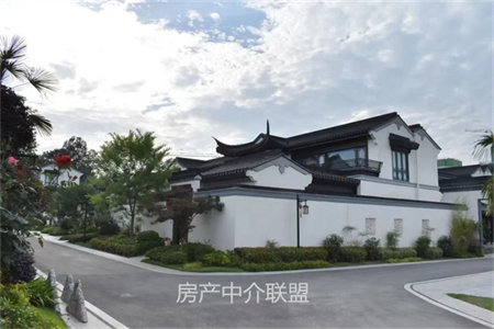 青檀南路福瑞花园2室1厅1卫顶楼送阁楼，含车库